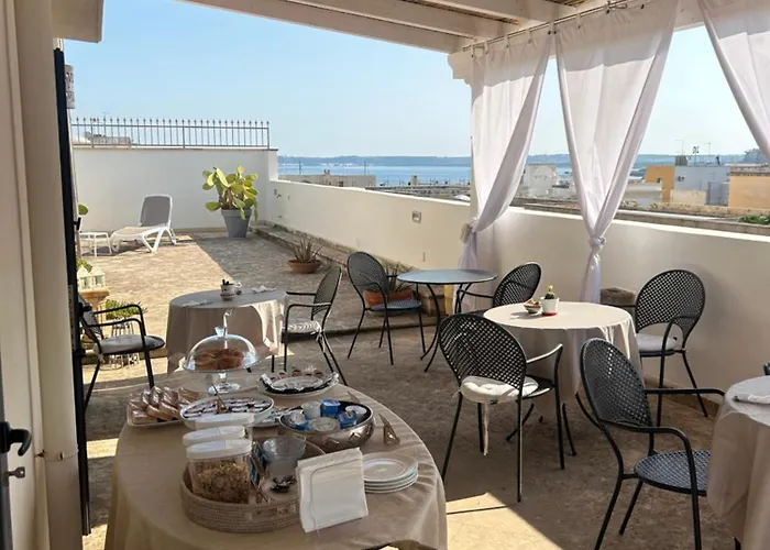 Palazzo Angelelli فندق مبيت وإفطار غالّيبولي